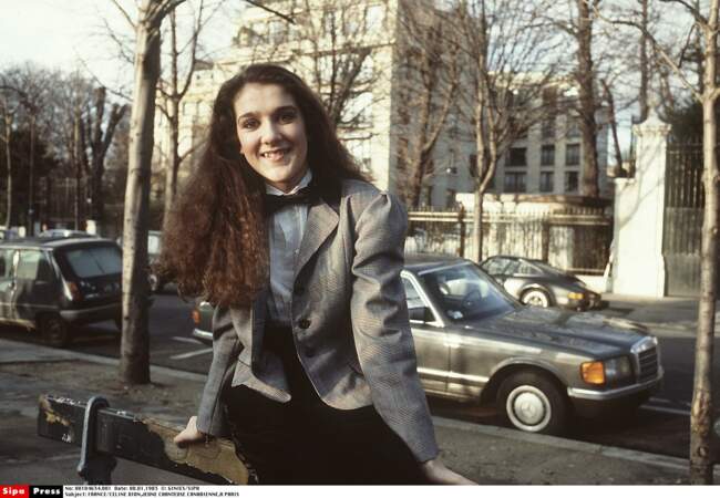 Noeud papillon et veste imprimé Prince de Galles, Céline Dion fait son retour dans la capitale, en 1983
