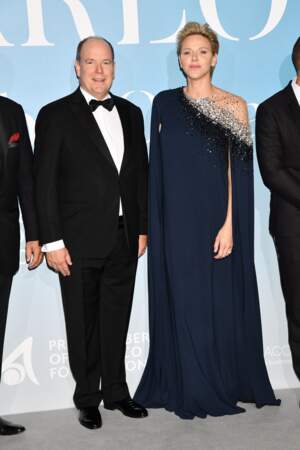 La princesse Charlène de Monaco ultra chic en robe-longue aux côtés du prince Albert de Monaco