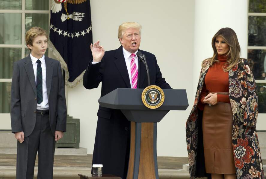 Donald Trump a fait un discours à la Maison Blanche à l'occasion de Thanksgiving, en compagnie de Barron et Melania