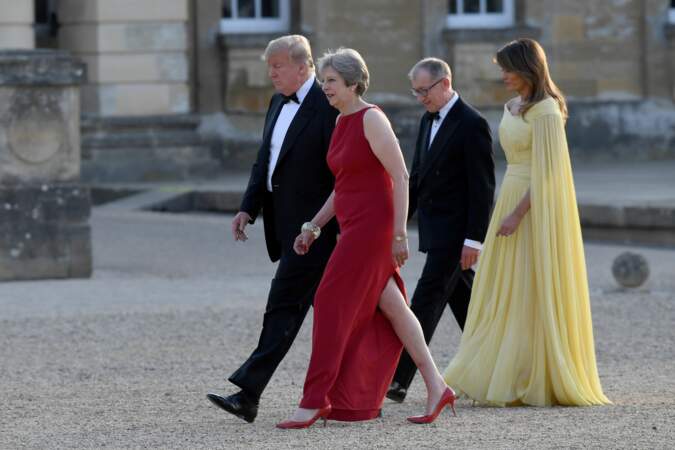 La First Lady américaine portait une robe jaune signée J Mendel.