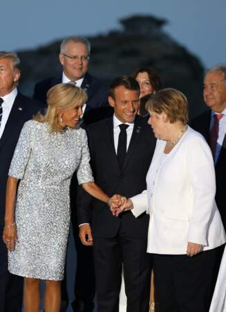 Brigitte Macron modernise les coiffures du G7 avec cette demi-queue de cheval tendance