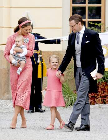 La princesse Victoria, son fils Oscar, Estelle et le prince Daniel