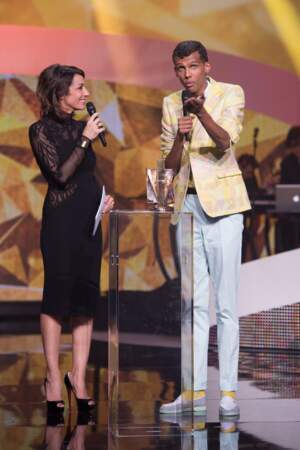 En 2014, lors des Victoires de la Musique, avec un blazer coloré 