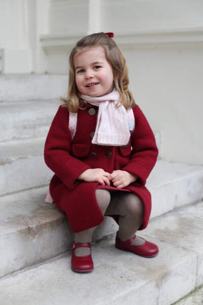 Photographie officielle de la princesse Charlotte de Cambridge juste avant sa rentrée à la crèche Willcocks
