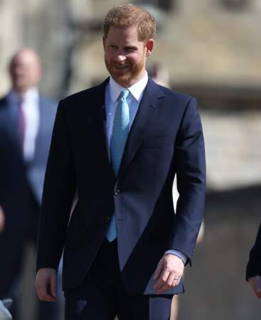 Très remarquée au cou du prince Harry : sa cravate bleue... un indice sur le sexe du royal baby?