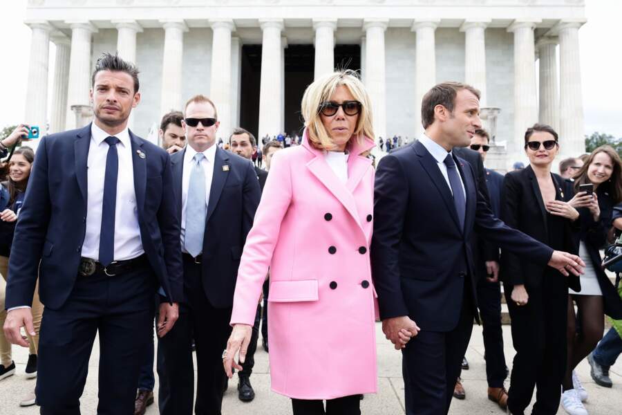 Brigitte Macron et son garde du corps, sosie de Ricky Martin