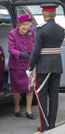 La reine Elizabeth II en forme et tout sourire au lendemain des 70 ans de son fils le prince Charles