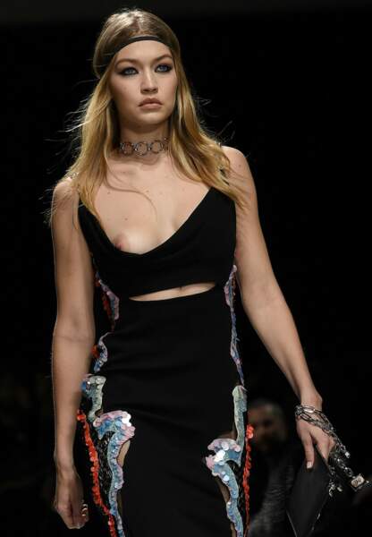 Gigi Hadid défile pour Versace (c ABACA)