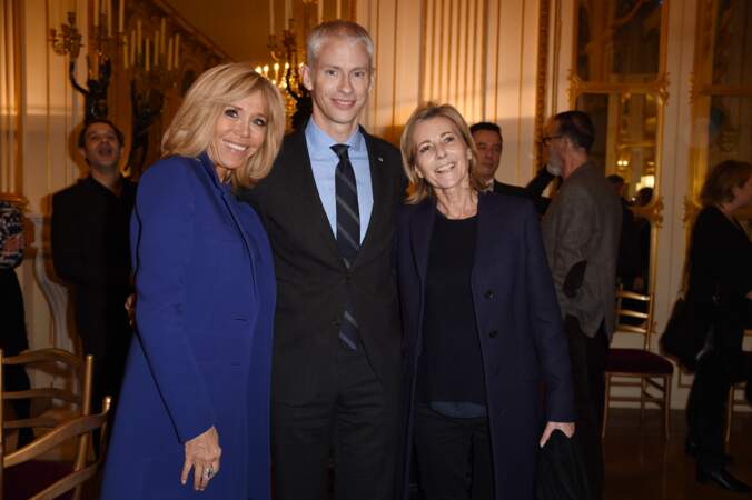Brigitte Macron, Franck Riester et Claire Chazal, tout sourires, pour la remise de la légion d'honneur à Olivier Py