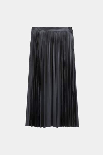 Simili, jupe plissée effet cuir, 50 € (Zara).
