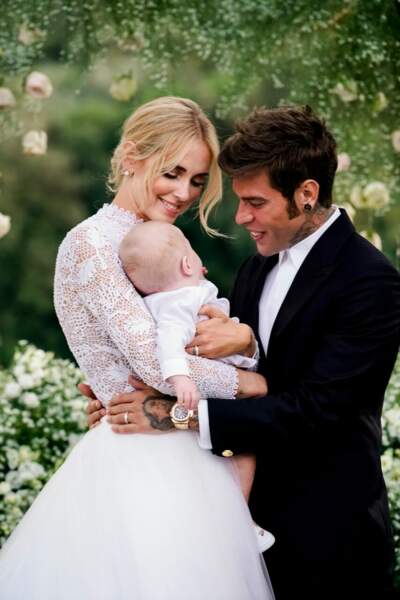 Chiara Ferragni sublime en robe Dior avec son mari Fedez et leur fils Leone