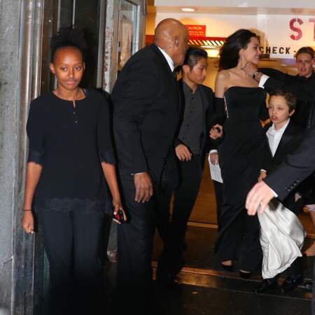 Angelina Jolie et ses enfants étaient tous très chics lors de cette soirée des UNCA Awards 