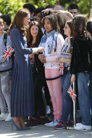 Kate Middleton accessoirise sa robe d'une paire d'escarpins vertigineux comme Meghan Markle