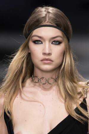 Un hair de Madone vu chez Versace