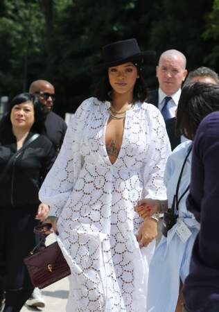 Rihanna joue la carte de la transparence et dévoile son tatouage