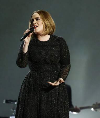 Le carré rétro de la chanteuse Adele