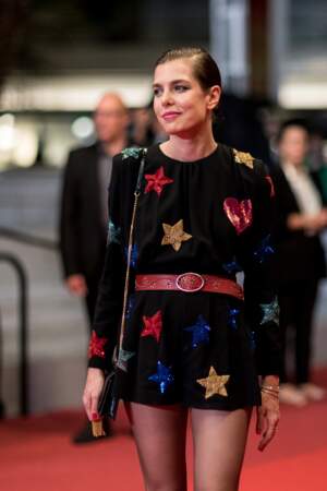 Charlotte Casiraghi portait un combishort à motifs étoilés sur le tapis rouge de Cannes