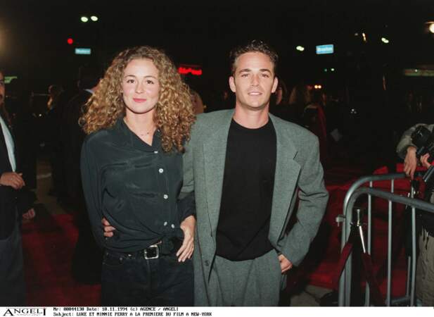Luke Perry et son épouse Minnie à la première du film "Entretien avec un vampire" en 1994
