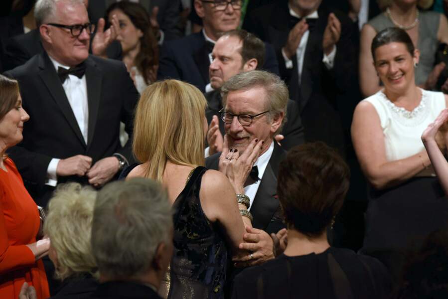 Kate Capshaw félicite son époux Steven Spielberg à l'issue de la projection du Bon gros géant
