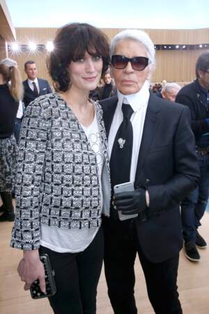Clotilde Hesme et Karl Lagerfeld lors du défilé Chanel à Paris en 2016