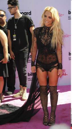 Aux Billboards Music Awards, Britney Spears se promène tranquille, en culotte.