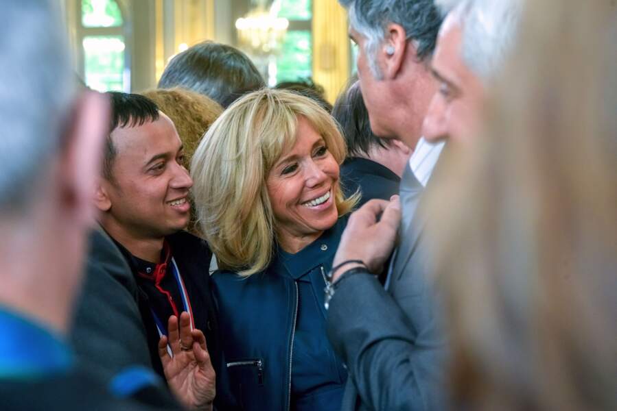 Brigitte Macron a fait connaissance avec les invités présents à l'Élysée pour la fête du 1er mai