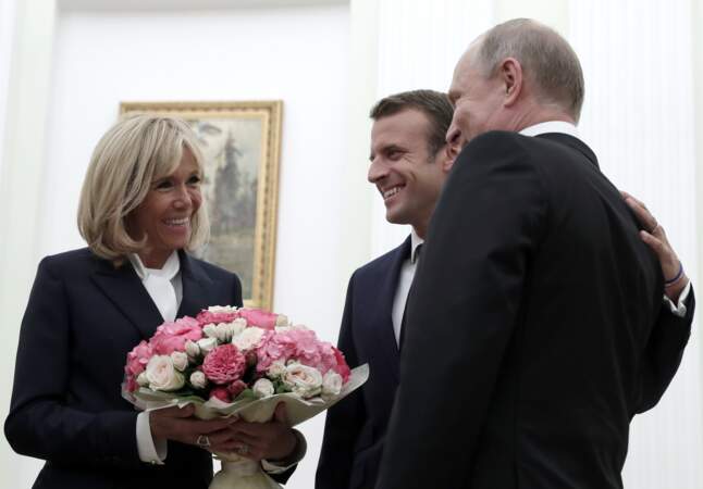 Vladimir Poutine sous le charme de Brigitte Macron, à Moscou, le 15 juillet 2018