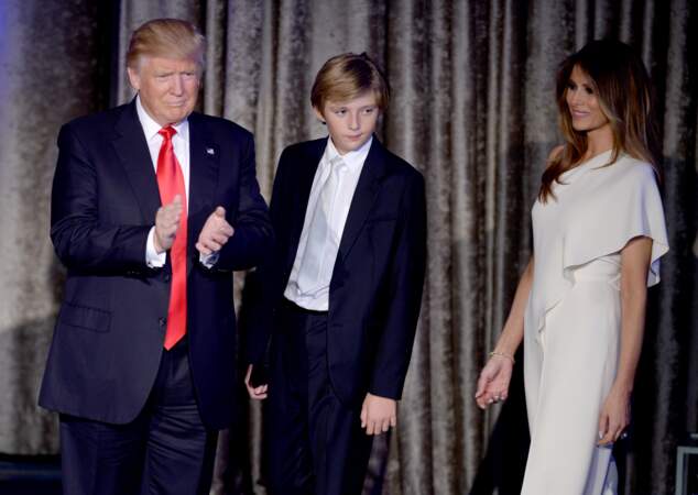 Barron Trump, dix ans, looké comme son président de père. 