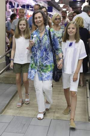 La reine Sofia, la reine Letizia et ses filles Leonor et Sofia se promènent à Palma de Majorque le 31 juillet 2018