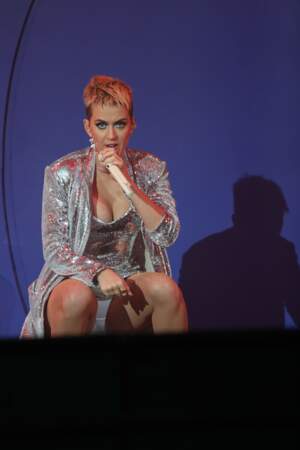 Katy Perry dévoile sa culotte en plein concert