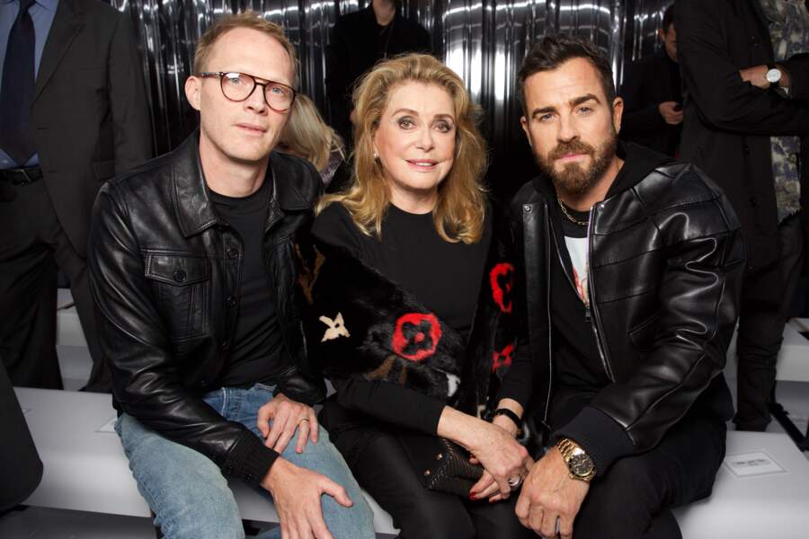 Catherine Deneuve était entourée de Paul Bettany et Justin Theroux au défilé Louis Vuitton printemps-été 2019.