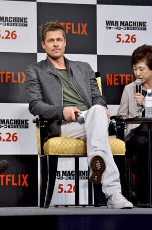 Brad Pitt décontracté à la conférence de presse de "War Machine" à l'hôtel Ritz-Carlton à Tokyo, le 21 mai 2017.