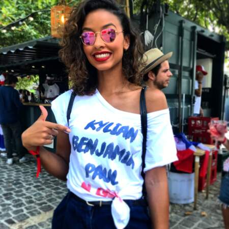 Flora Coquerel porte un tee-shirt personnalisable HappyTeam