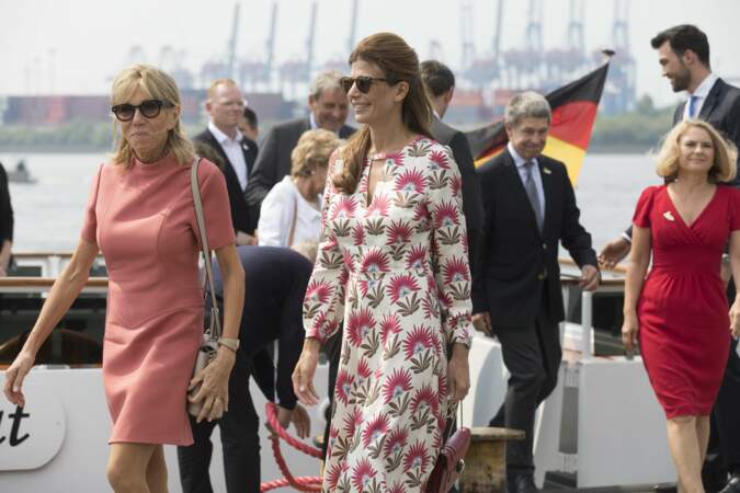Brigitte Macron : sa robe Louis Vuitton version rose et légèrement différente pour le G20 à Hambourg