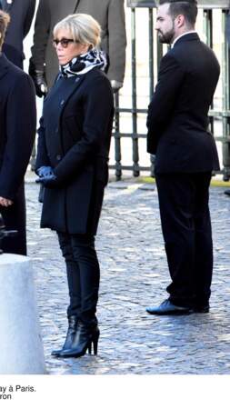 Brigitte Macron en total look Louis Vuitton à la cérémonie d'adieu à Johnny Hallyday