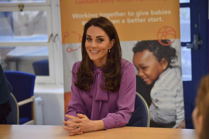 Kate Middleton lors de sa visite du centre Henry Fawcett pour enfants à Londres le mardi 12 mars 
