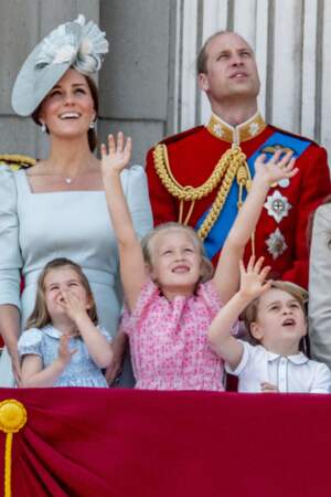 Le prince William, Kate Middleton, la princesse Charlotte, Savannah Phillips et le prince George le 9 juin 2018