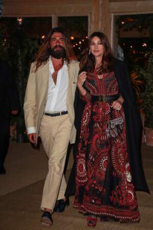 Nicolas Lefebvre portait un costume écru, Monica Bellucci arborait une robe Dior de la collection Croisière 2020
