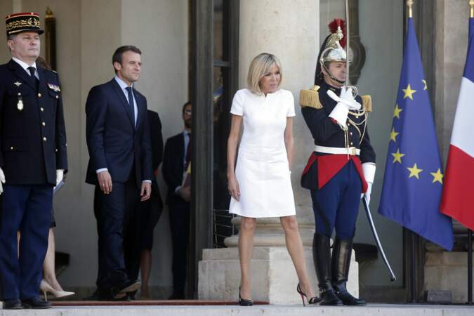 8 juin 2017 : Brigitte Macron en robe courte blanche à l'Elysée