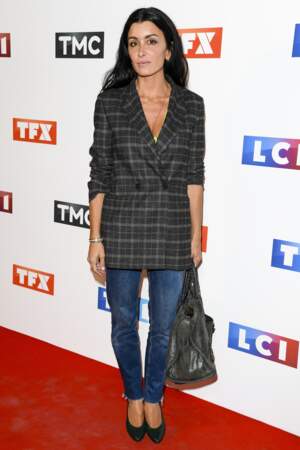 Jenifer en look casual chic en jean et blazer à carreaux pour la soirée de rentrée de TF1 