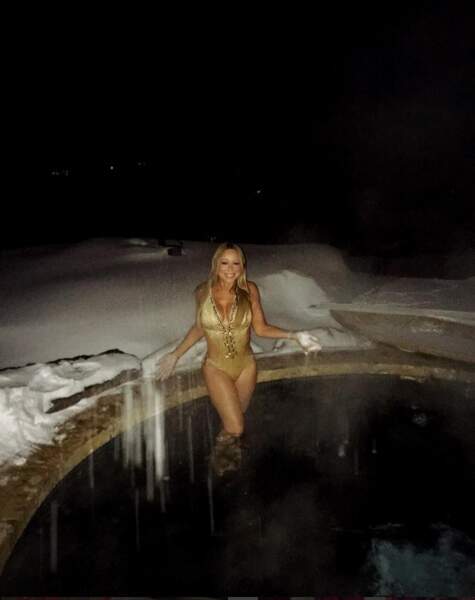 Le maillot de Mariah Carey a rétréci sous l'effet du froid.