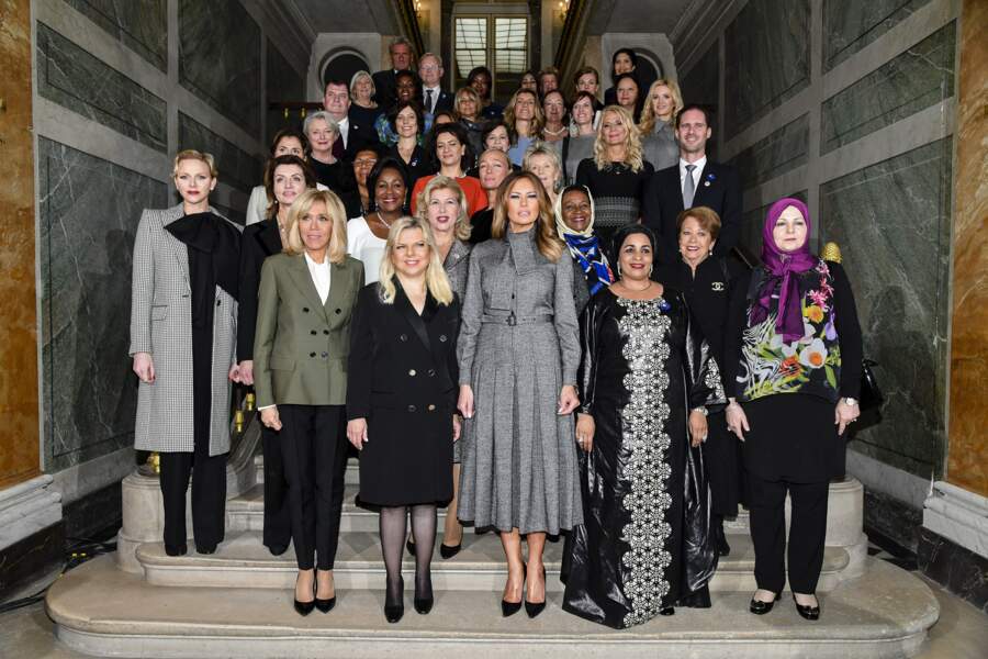 Melania Trump devant et au milieu, on ne voit qu'elle, sublime en robe signée Dior !