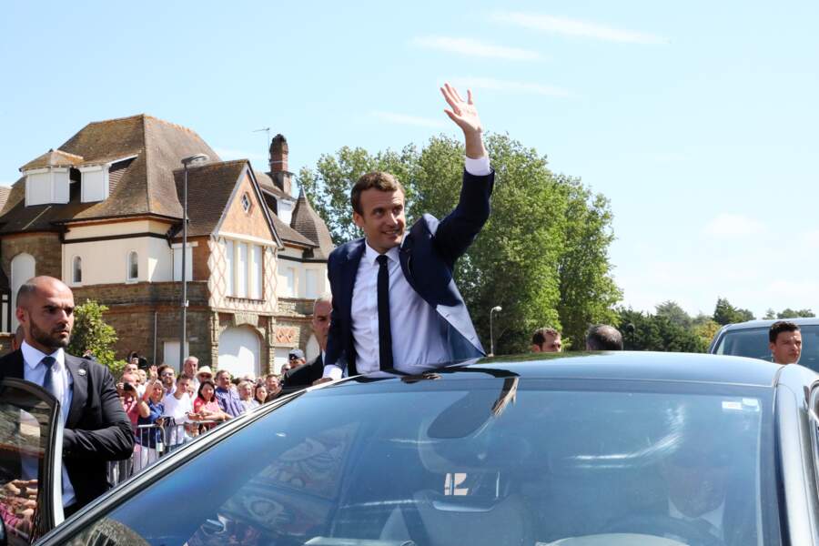 Emmanuel Macron tout sourire au Touquet le 11 mai pour le vote des Législatives
