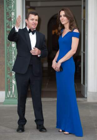 Kate Middleton en Roland Mouret le 9 juin 2016