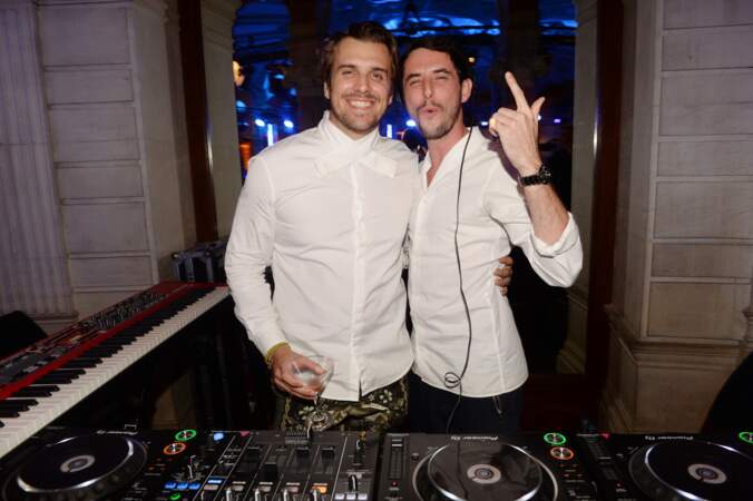 Les DJs Feder et The Avener ont joué jusqu'au bout de la nuit à l'Opéra Garnier pour Longchamp.