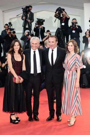 Sur le tapis rouge, Jean Dujardin n'était jamais bien loin de sa femme Nathalie Péchalat
