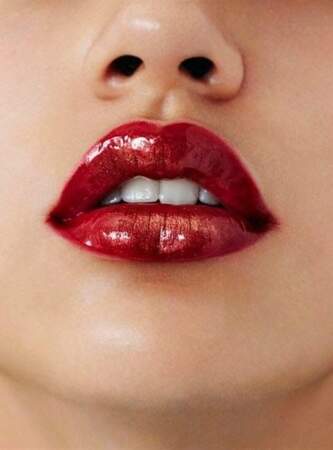 Les lèvres rouges dorées