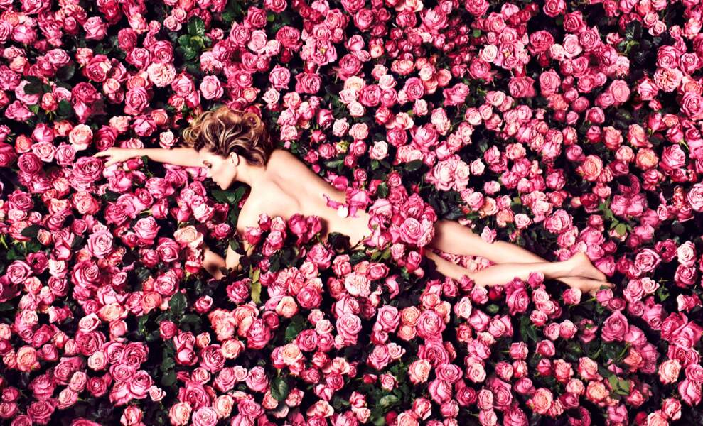 Léa Seydoux pose pour la campagne publicitaire du parfum "Rose des Vents" de Louis Vuitton