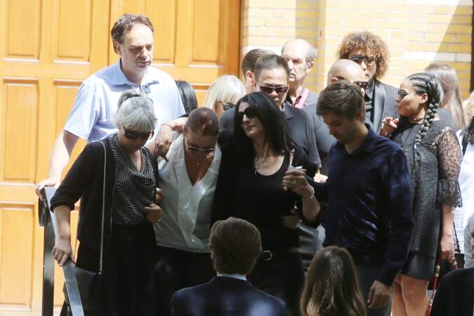 Sylvie Ortega Munoz, soutenue par ses proches, aux obsèques de Ludovic Chancel le 17 juillet 2017