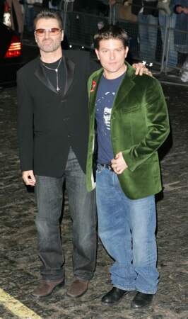 2005: George et Kenny, à l'avant-première londonienne de "A different story", documentaire consacré au chanteur.